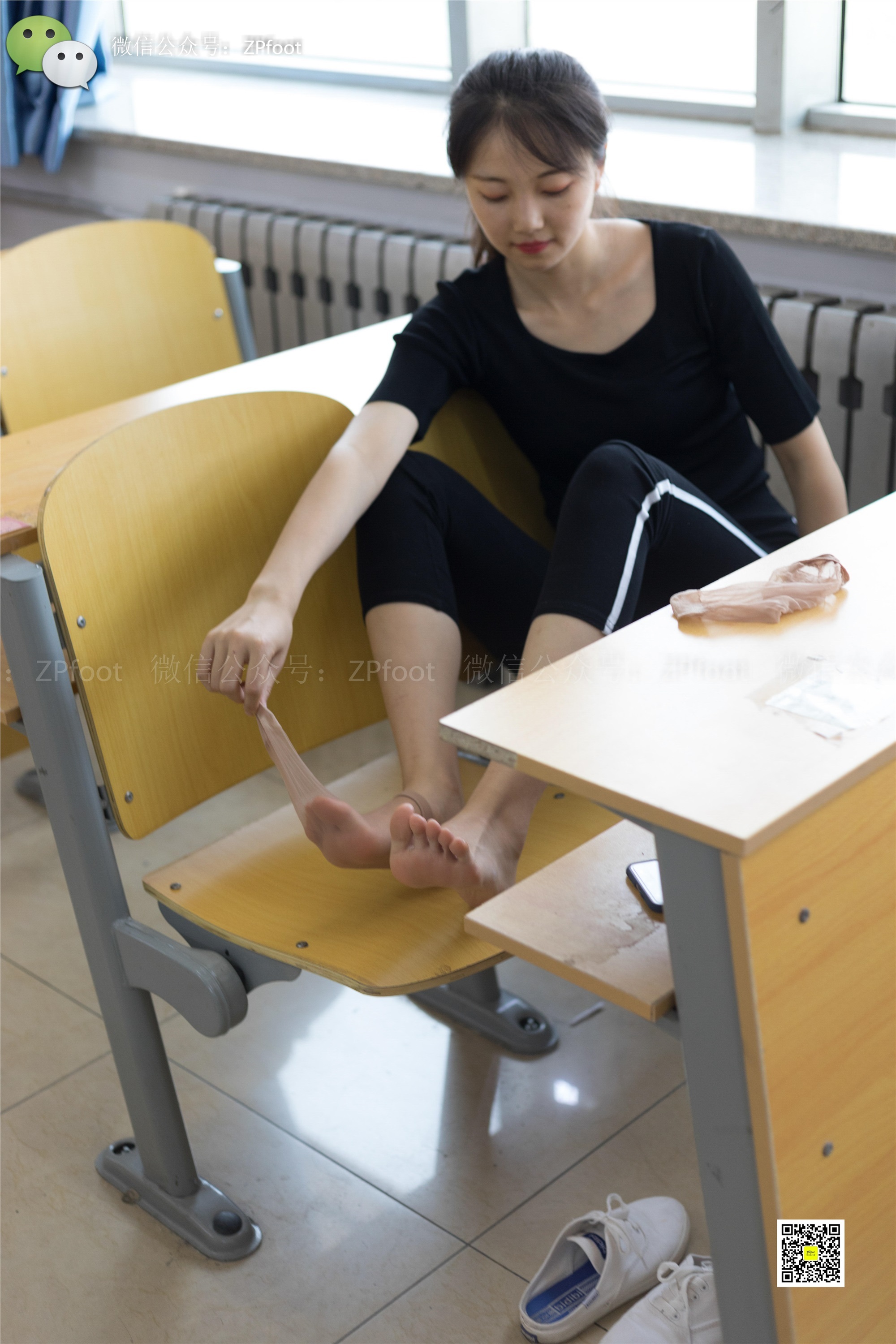 LSS山茶摄影 NO.004 教室短丝裸足